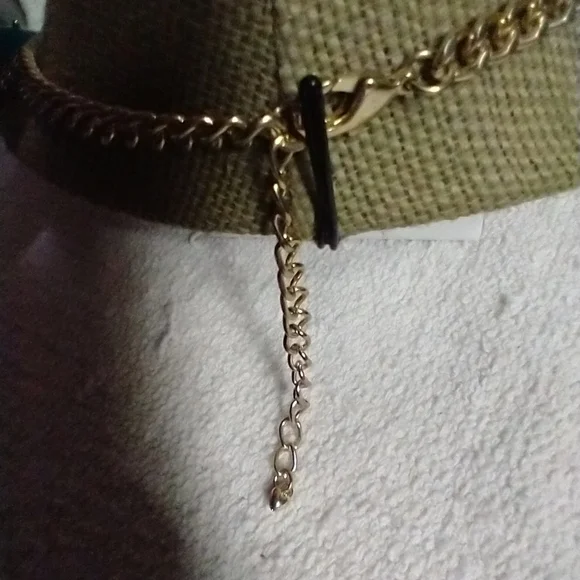 Huge green goldtone runway statement chain necklace - Picture 3 of 3